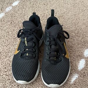 Nike Men's Black and Gold Sneakers